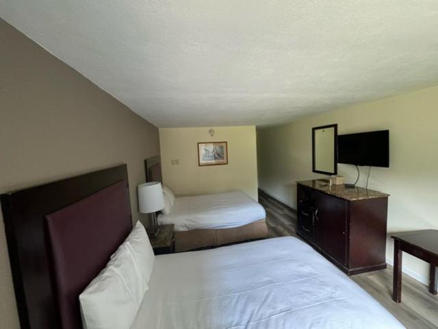 Town Inn Бордентаун Экстерьер фото